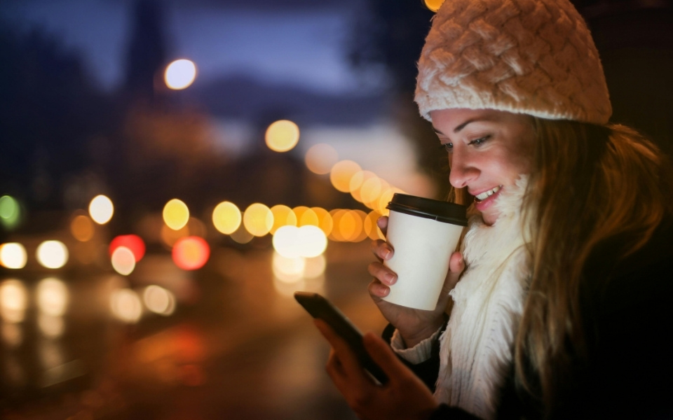 How Viral Marketing Campaigns Win Attention During the Christmas Content Surge