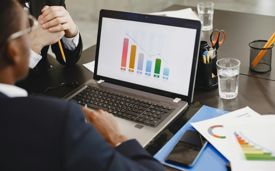 Growth Hacking Strategies for Navigating Saturated Markets