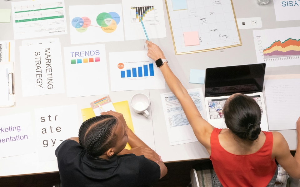 Rethinking Digital Branding Strategy in an Era of AI-Generated Content Overload